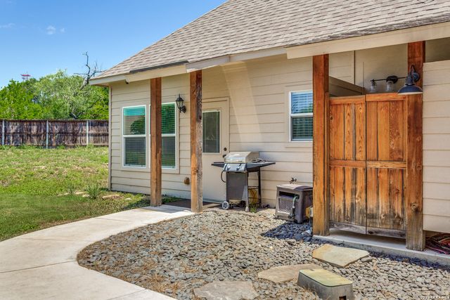 192 Sunrise Hill, Castroville, TX 78009