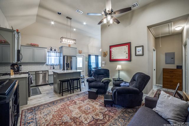 192 Sunrise Hill, Castroville, TX 78009