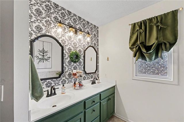 13704 Jana Lei Avenue, Bonner Springs, KS 66012