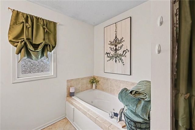 13704 Jana Lei Avenue, Bonner Springs, KS 66012