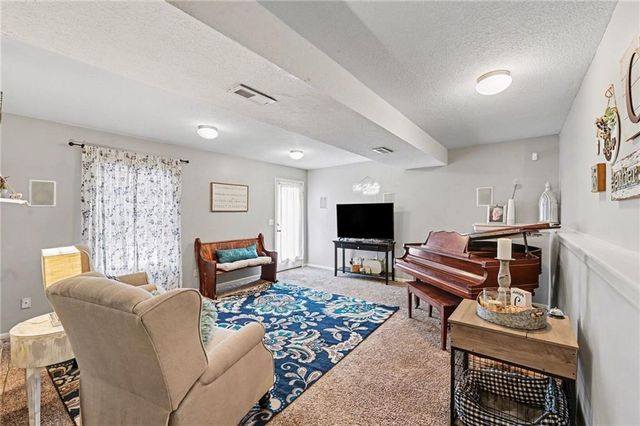 13704 Jana Lei Avenue, Bonner Springs, KS 66012