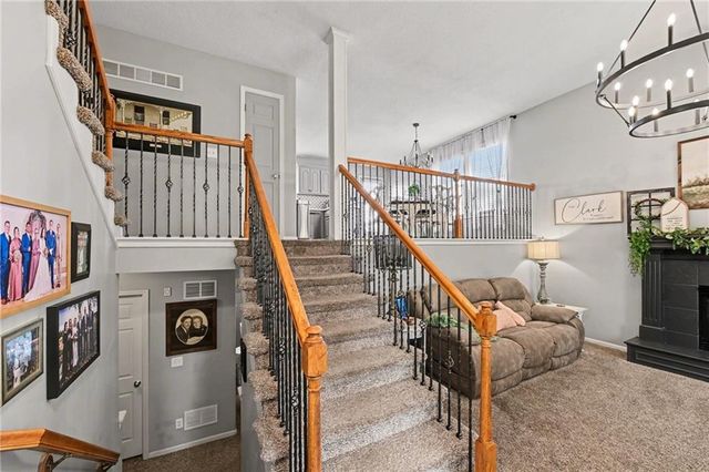 13704 Jana Lei Avenue, Bonner Springs, KS 66012