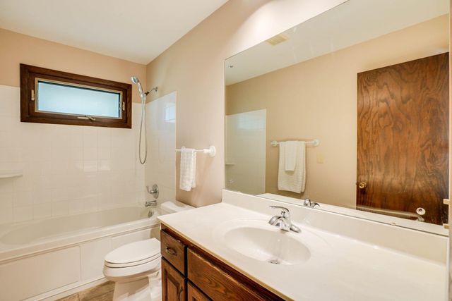 1010 94th Avenue NW, Coon Rapids, MN 55433