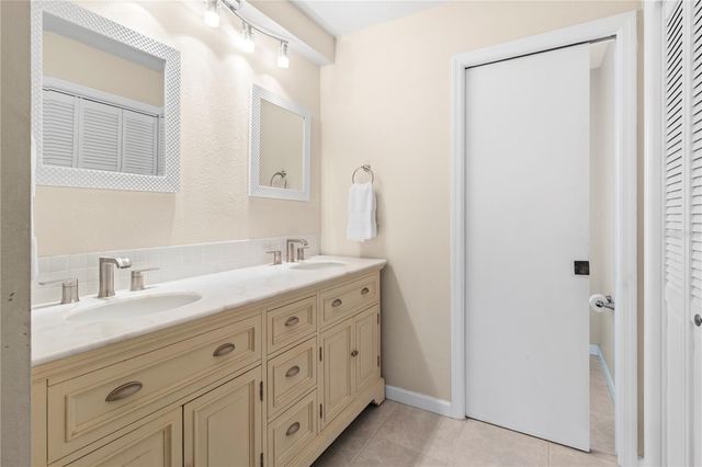 7926 CYPRESS LAKE DRIVE, Sarasota, FL 34243