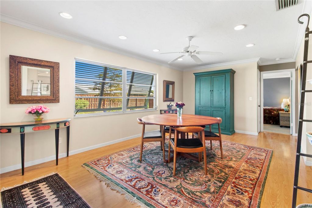 Image 15 of property listing at 7926 CYPRESS LAKE DRIVE, Sarasota, FL 34243