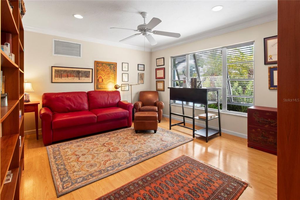 Image 17 of property listing at 7926 CYPRESS LAKE DRIVE, Sarasota, FL 34243