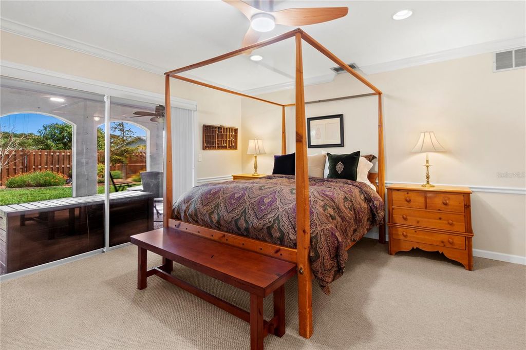 Image 21 of property listing at 7926 CYPRESS LAKE DRIVE, Sarasota, FL 34243