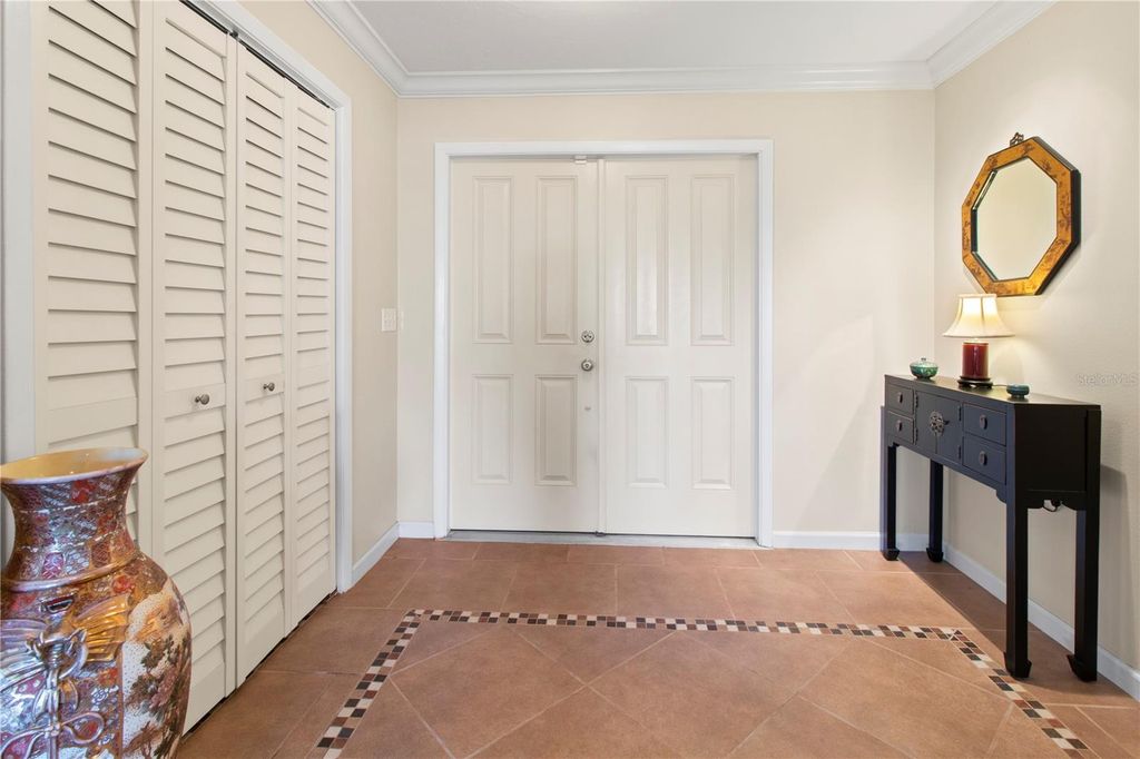 Image 4 of property listing at 7926 CYPRESS LAKE DRIVE, Sarasota, FL 34243