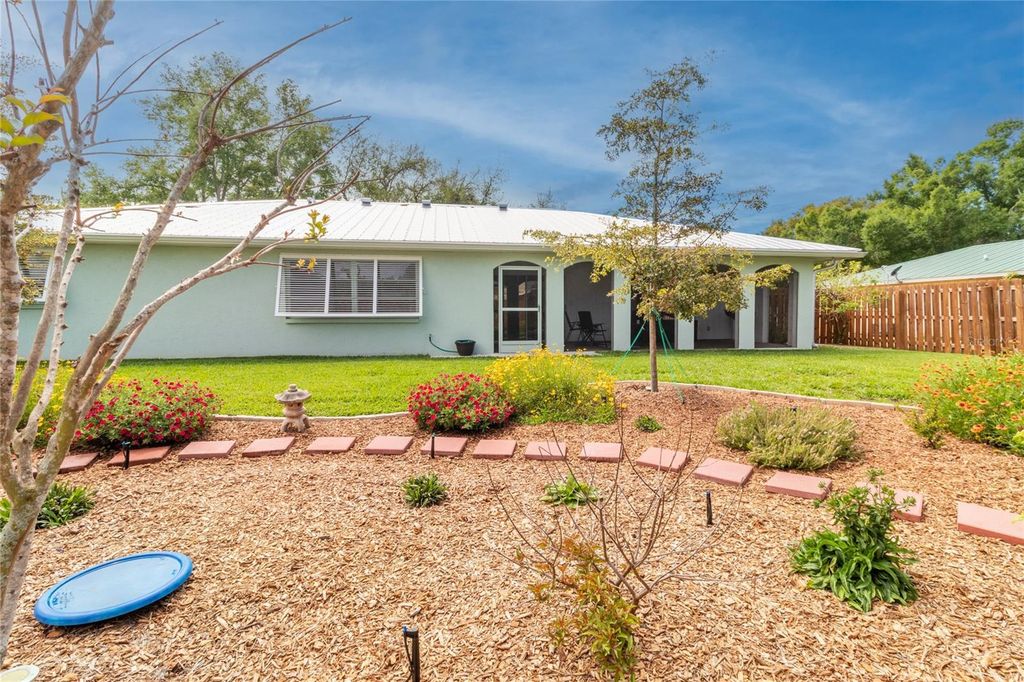 Image 36 of property listing at 7926 CYPRESS LAKE DRIVE, Sarasota, FL 34243