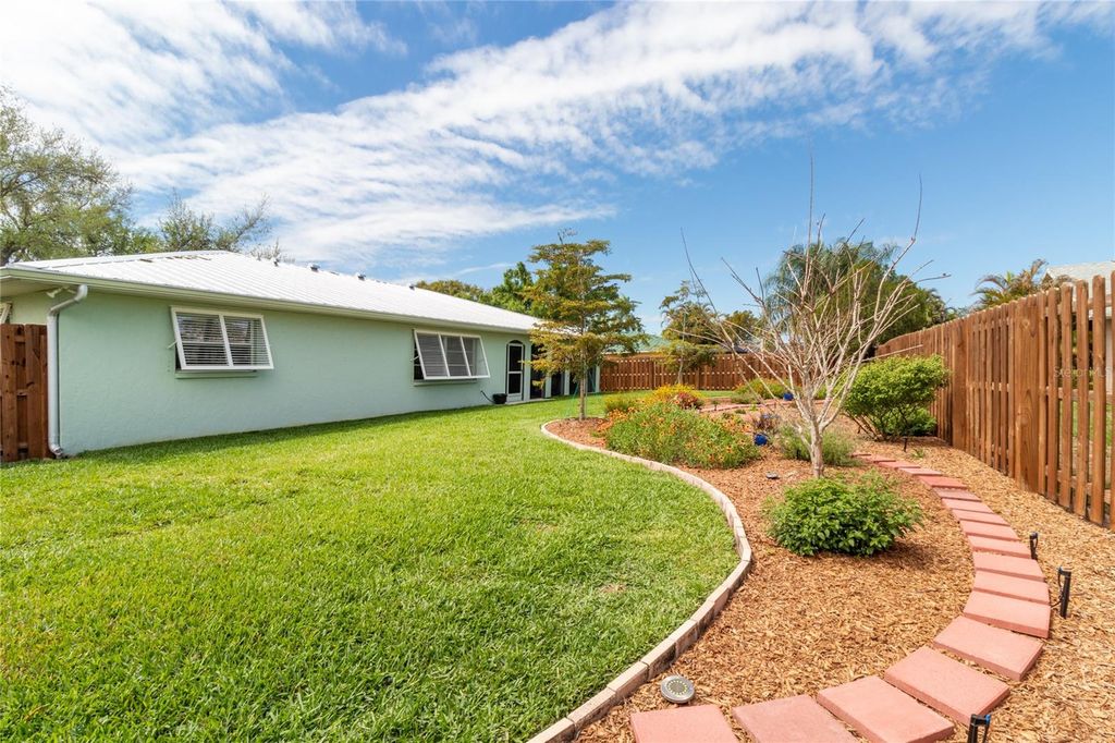 Image 38 of property listing at 7926 CYPRESS LAKE DRIVE, Sarasota, FL 34243