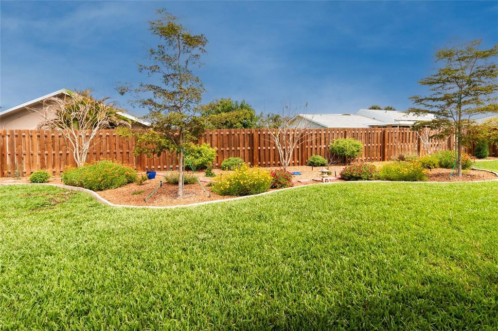 Image 39 of property listing at 7926 CYPRESS LAKE DRIVE, Sarasota, FL 34243