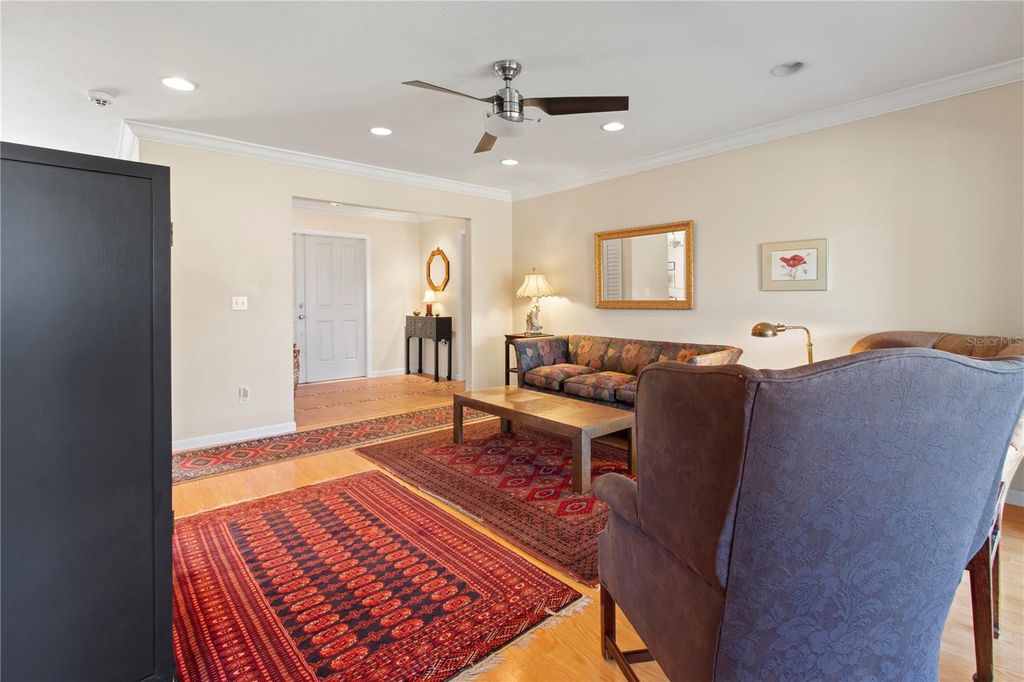 Image 8 of property listing at 7926 CYPRESS LAKE DRIVE, Sarasota, FL 34243