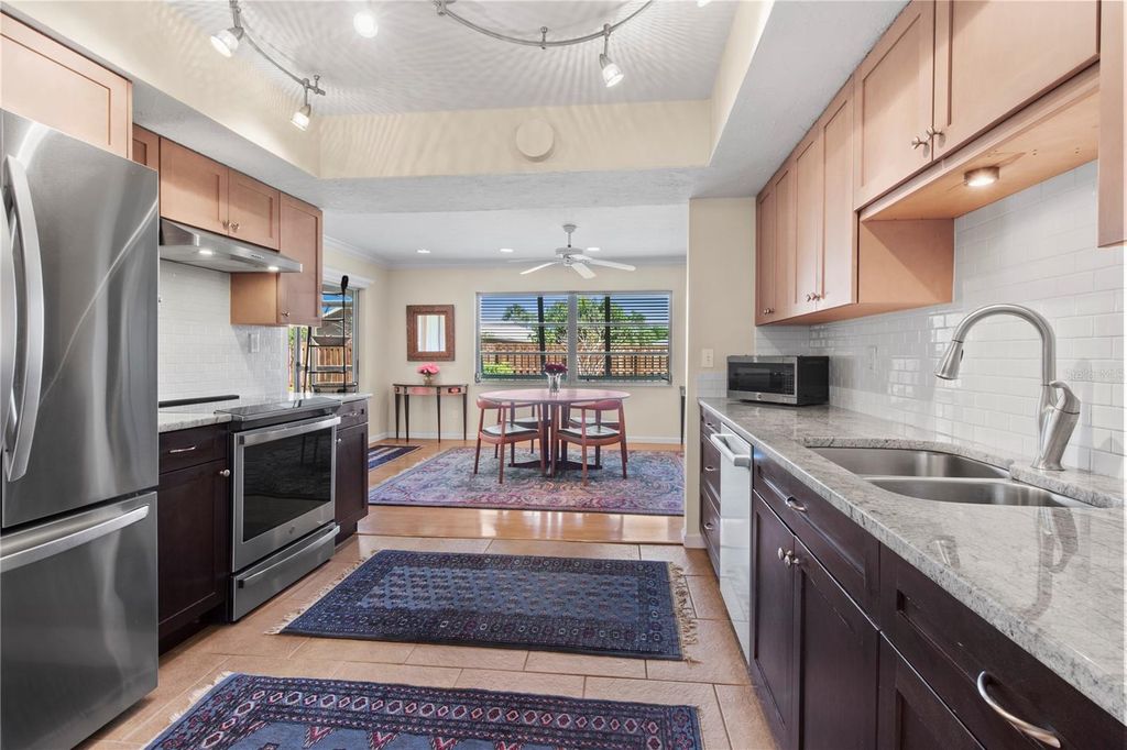 Image 9 of property listing at 7926 CYPRESS LAKE DRIVE, Sarasota, FL 34243