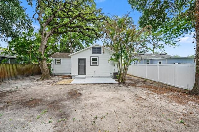 1804 E COMANCHE AVE, Tampa, FL 33610
