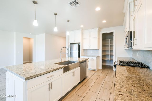 6918 W SAMANTHA Way, Laveen, AZ 85339