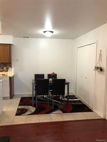 35471 HICKORY WOODS DR 6, Clinton Charter Township, MI 48035