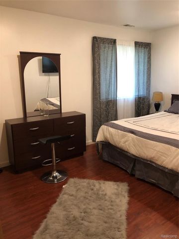 35471 HICKORY WOODS DR 6, Clinton Charter Township, MI 48035