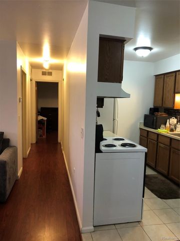 35471 HICKORY WOODS DR 6, Clinton Charter Township, MI 48035