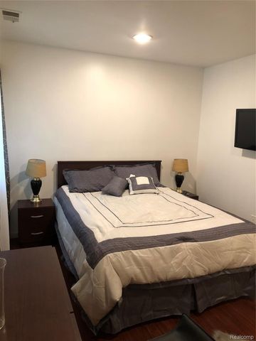 35471 HICKORY WOODS DR 6, Clinton Charter Township, MI 48035