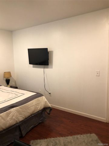 35471 HICKORY WOODS DR 6, Clinton Charter Township, MI 48035