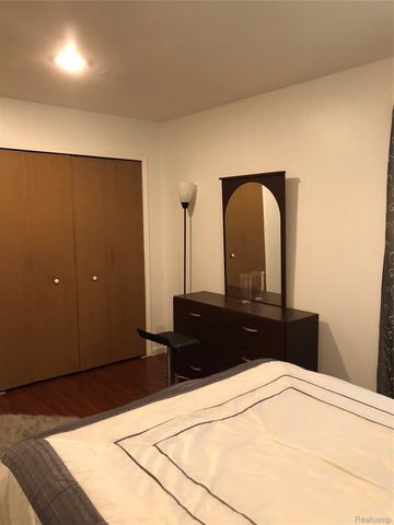 35471 HICKORY WOODS DR 6, Clinton Charter Township, MI 48035