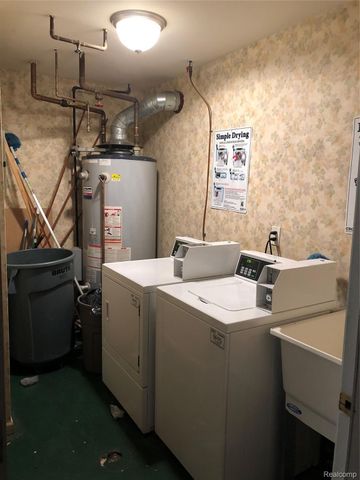 35471 HICKORY WOODS DR 6, Clinton Charter Township, MI 48035