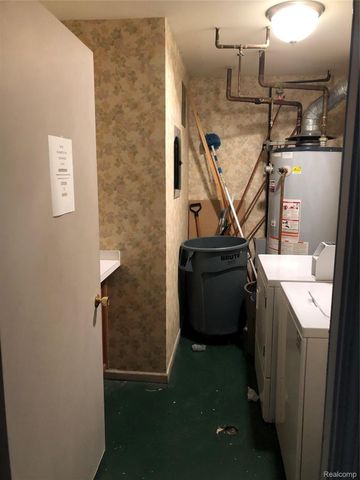 35471 HICKORY WOODS DR 6, Clinton Charter Township, MI 48035