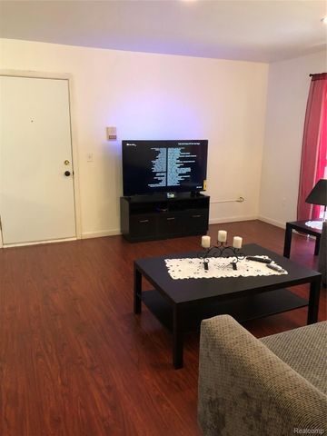 35471 HICKORY WOODS DR 6, Clinton Charter Township, MI 48035