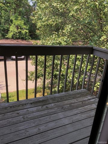 35471 HICKORY WOODS DR 6, Clinton Charter Township, MI 48035