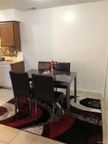 35471 HICKORY WOODS DR 6, Clinton Charter Township, MI 48035