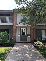 35471 HICKORY WOODS DR 6, Clinton Charter Township, MI 48035