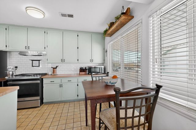 6105 Bellamah Avenue NE, Albuquerque, NM 87110