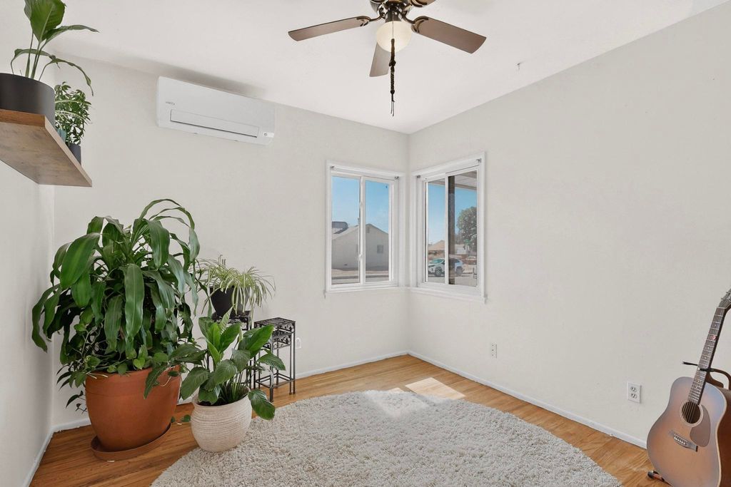 Image 11 of property listing at 6105 Bellamah Avenue NE, Albuquerque, NM 87110