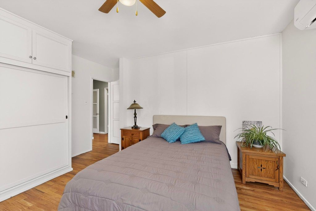 Image 12 of property listing at 6105 Bellamah Avenue NE, Albuquerque, NM 87110