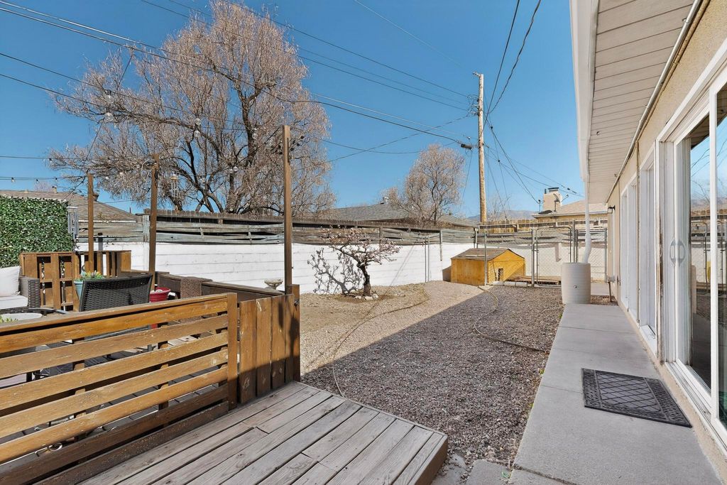 Image 13 of property listing at 6105 Bellamah Avenue NE, Albuquerque, NM 87110