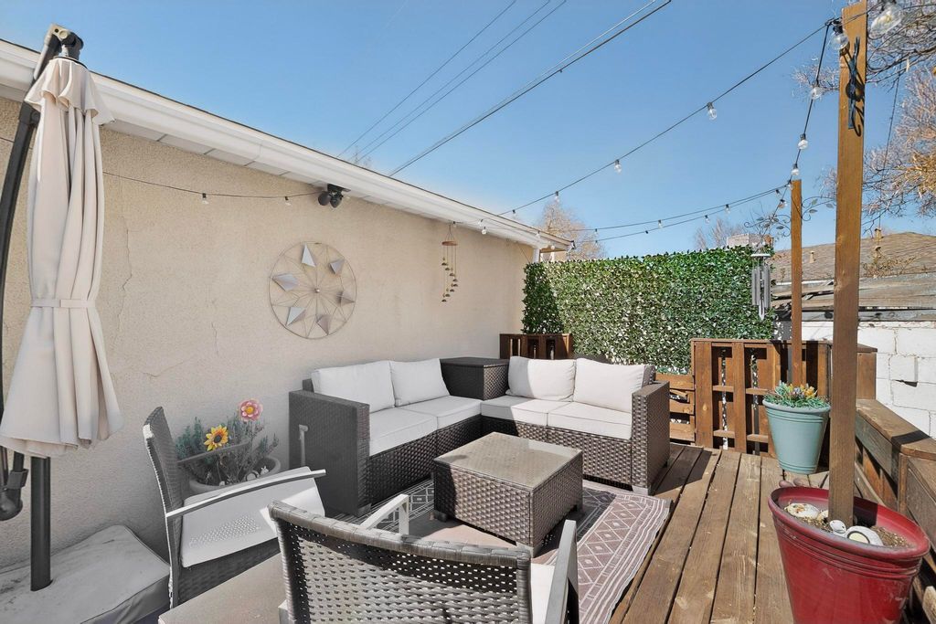 Image 14 of property listing at 6105 Bellamah Avenue NE, Albuquerque, NM 87110