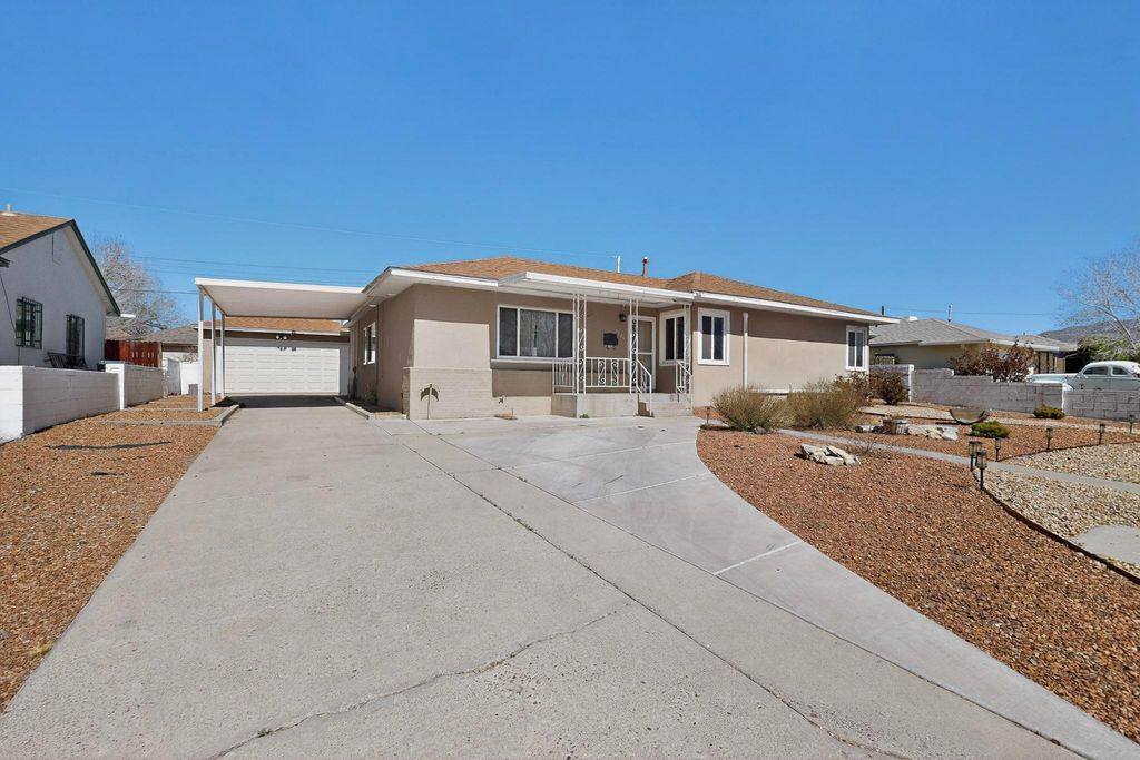 Image 15 of property listing at 6105 Bellamah Avenue NE, Albuquerque, NM 87110