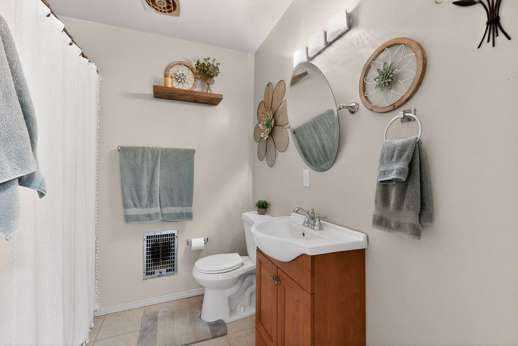 Image 27 of property listing at 6105 Bellamah Avenue NE, Albuquerque, NM 87110