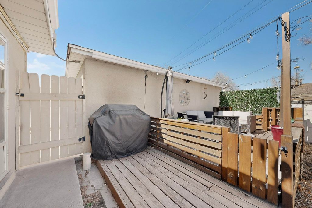 Image 35 of property listing at 6105 Bellamah Avenue NE, Albuquerque, NM 87110