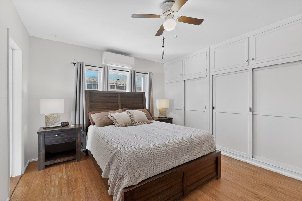 Image 9 of property listing at 6105 Bellamah Avenue NE, Albuquerque, NM 87110