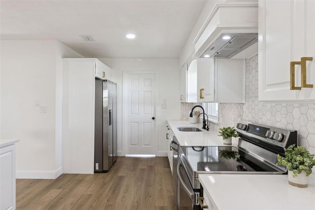 1106 LAKE ARIANA BOULEVARD, Auburndale, FL 33823