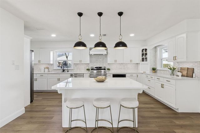 1106 LAKE ARIANA BOULEVARD, Auburndale, FL 33823