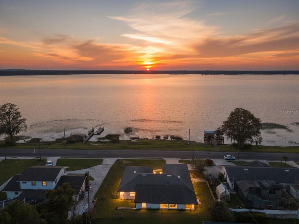 1106 LAKE ARIANA BOULEVARD, Auburndale, FL 33823