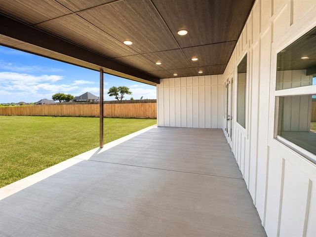 2447 Wolf Creek Bend, Blanchard, OK 73010