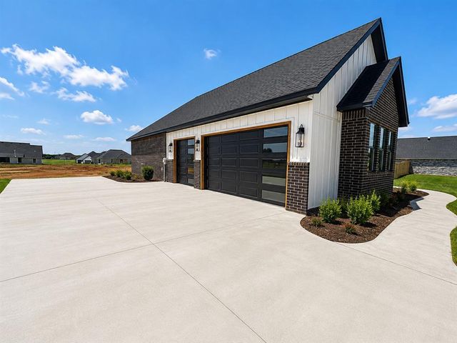 2447 Wolf Creek Bend, Blanchard, OK 73010
