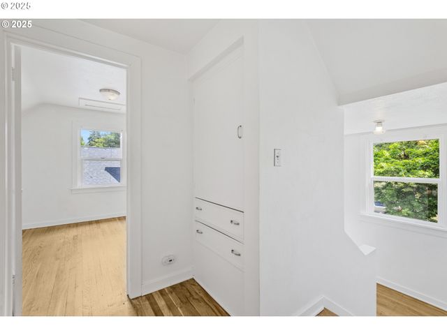 1391 W 5TH Ave, Eugene, OR 97402