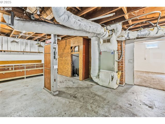 1391 W 5TH Ave, Eugene, OR 97402