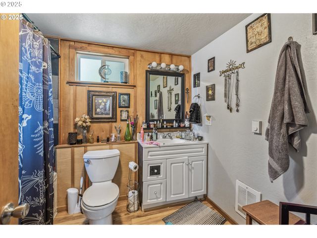 1391 W 5TH Ave, Eugene, OR 97402