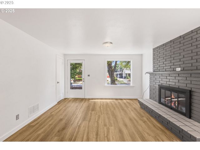 1391 W 5TH Ave, Eugene, OR 97402