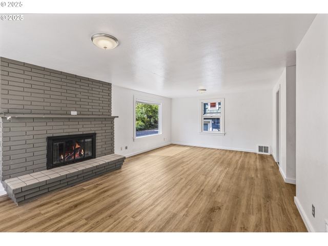 1391 W 5TH Ave, Eugene, OR 97402